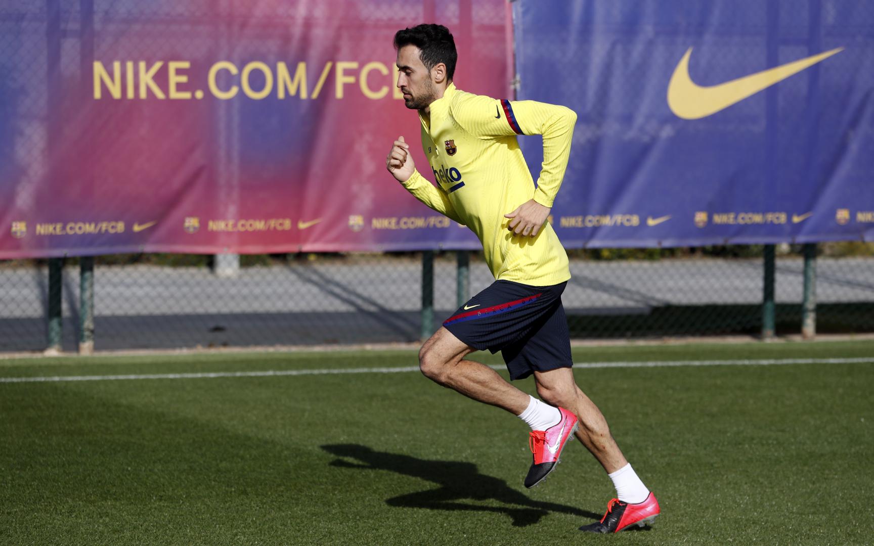 Busquets, en el último entrenamiento del Barcelona (Foto: FCB).