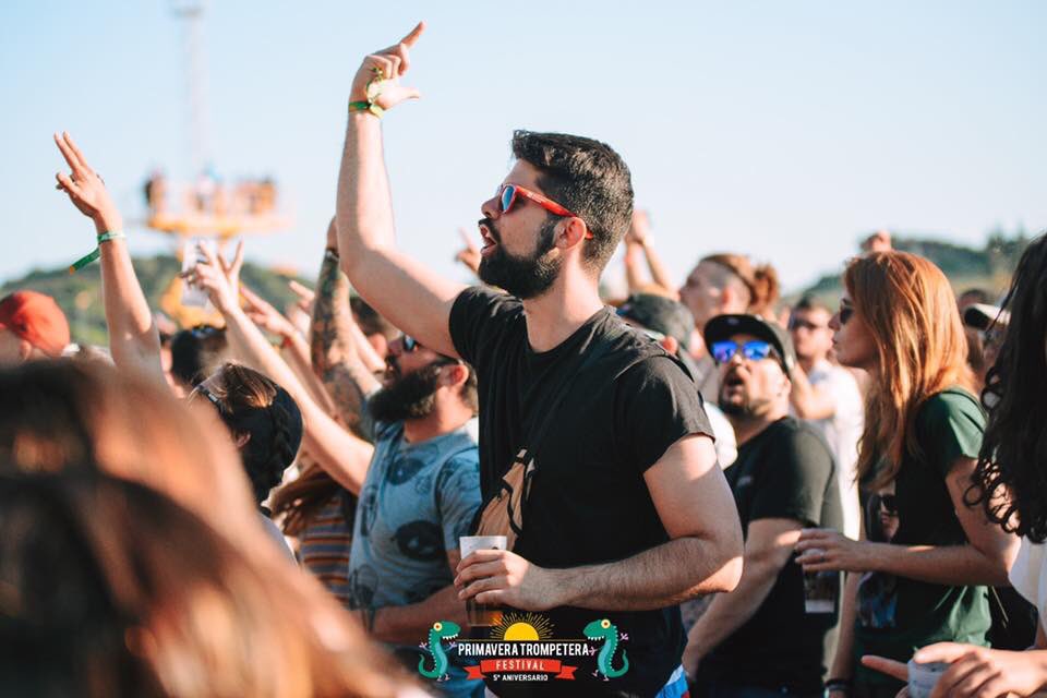 primatrompefest's tweet photo. Este año vamos a darlo todo! 🔥A qué si? 💚🎊 Saca tu abono desde nuestra web! Aviso! Están volando! 🌪 Y es que este año hay cartelazo!
https://t.co/9MgflF0DWW
#circuitodejerez #jerezdelafrontera #PTF2020 #primaveratrompeterafestival #abonosvolando https://t.co/gGY0tzlRiZ