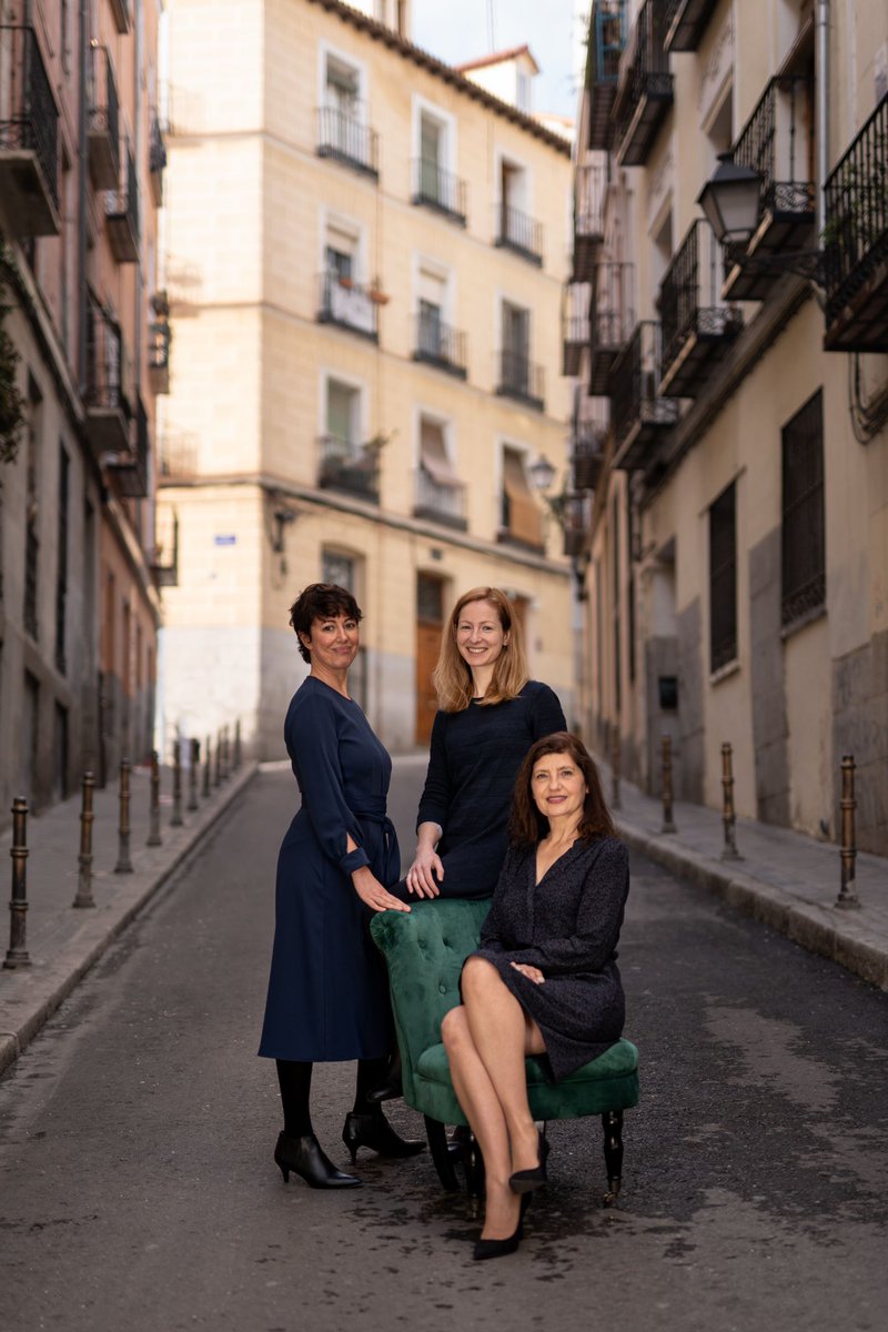 teatrobarrio's tweet photo. Carmen Martín Gaite se convierte en la nueva entrega del ciclo marca Teatro del Barrio.
Nieve de Medina da vida a ‘Carmiña’, bajo la batuta de Ximena Vera y el texto de @noeliaclasica, además, promotora de este proyecto. 
¿Nos acompañas? 
https://t.co/BO69yXRYTO https://t.co/JBkKEKaSkN