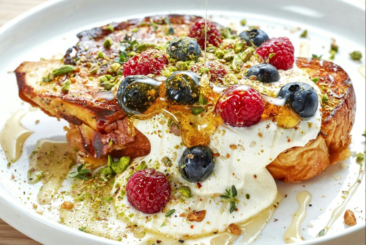 ldn_amber's tweet photo. Start your day with a sweet bite and that's how your day shall go! π₯π #ChallahToast #London #Aldgate #MediterraneanRestaurant https://t.co/z05WFaarPC