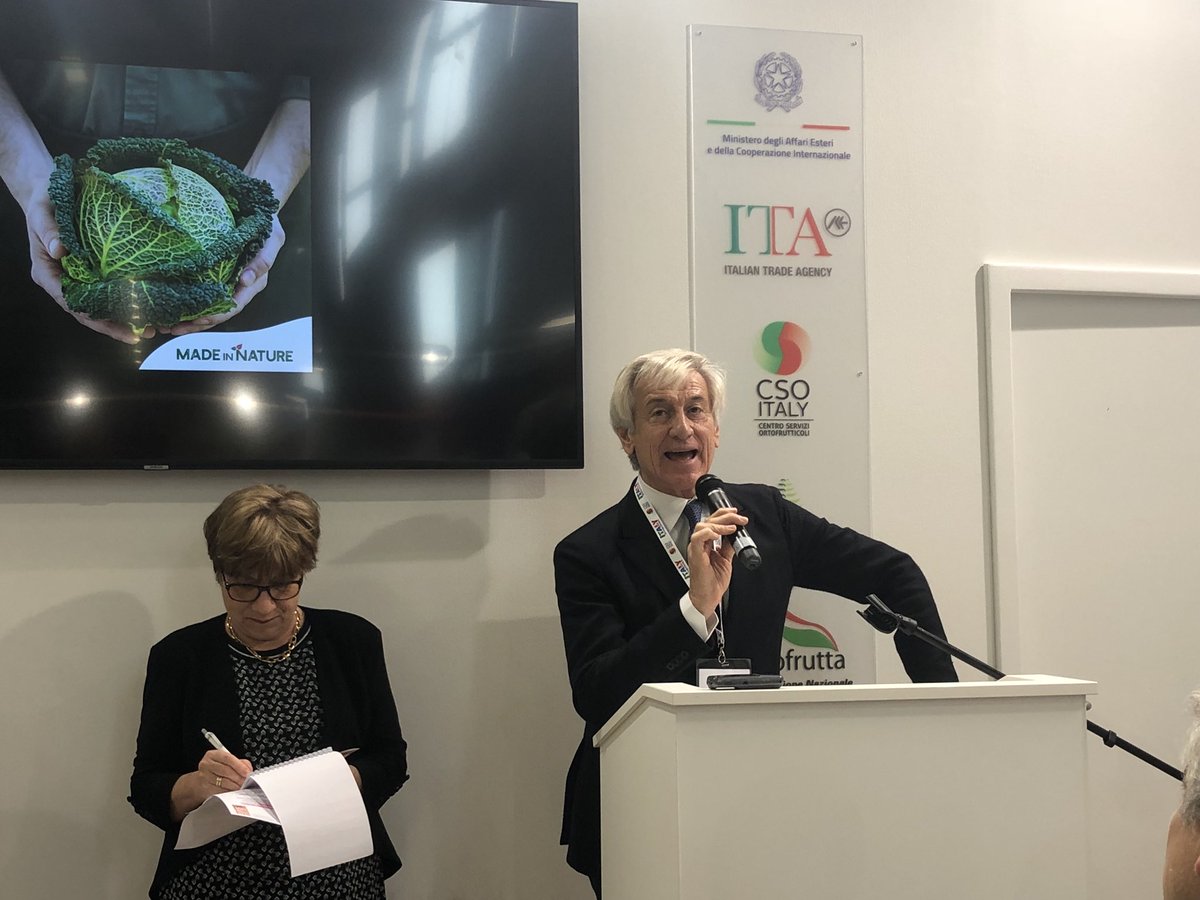 fruittoday's tweet photo. Comienza la presentación de #MadeinNature con la intervención de Paolo Bruni. Tras el primer año de andadura del proyecto hacen balance. ‘Nació para dar fuerza y energía a la hortofruticultura italiana y sus excelencias, en particular al #ecologico que lideramos’ #fruitlog2020 https://t.co/zYEEEIJdJ5
