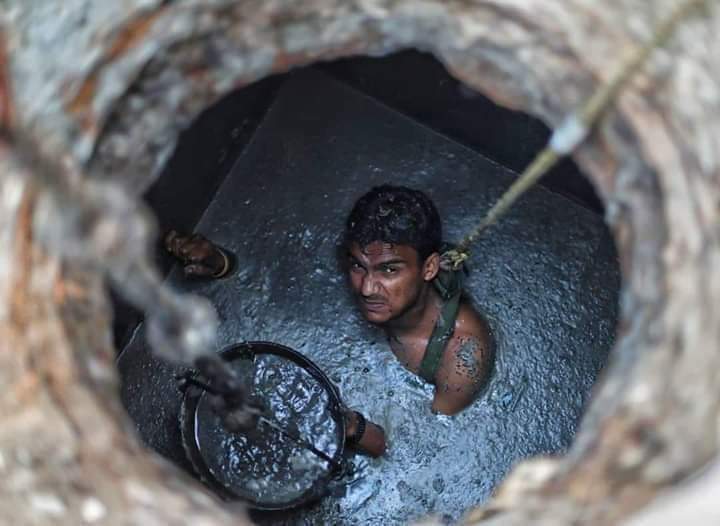 param_gurgaon's tweet photo. These brothers are the heroes of the society whose contribution is always ignored.
They always risk their lives for a modest salary.
But for centuries, society has failed to honor them.
@PMOIndia @cmohry @MoHFW_INDIA @JagranNews @TOIGurgaon #LetsRespect😊
#WorkWantsRespect 😊 https://t.co/XbCKyujS0v