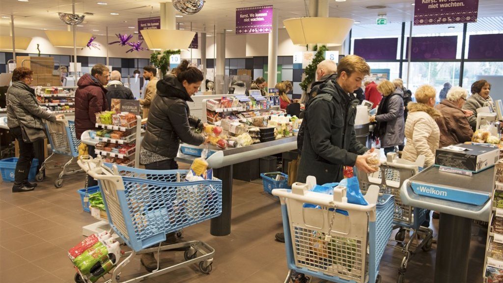 Supermarkten steeds vaker tot laat open: 'Waar ligt de grens?' rtlz.nl/beurs/bedrijve…