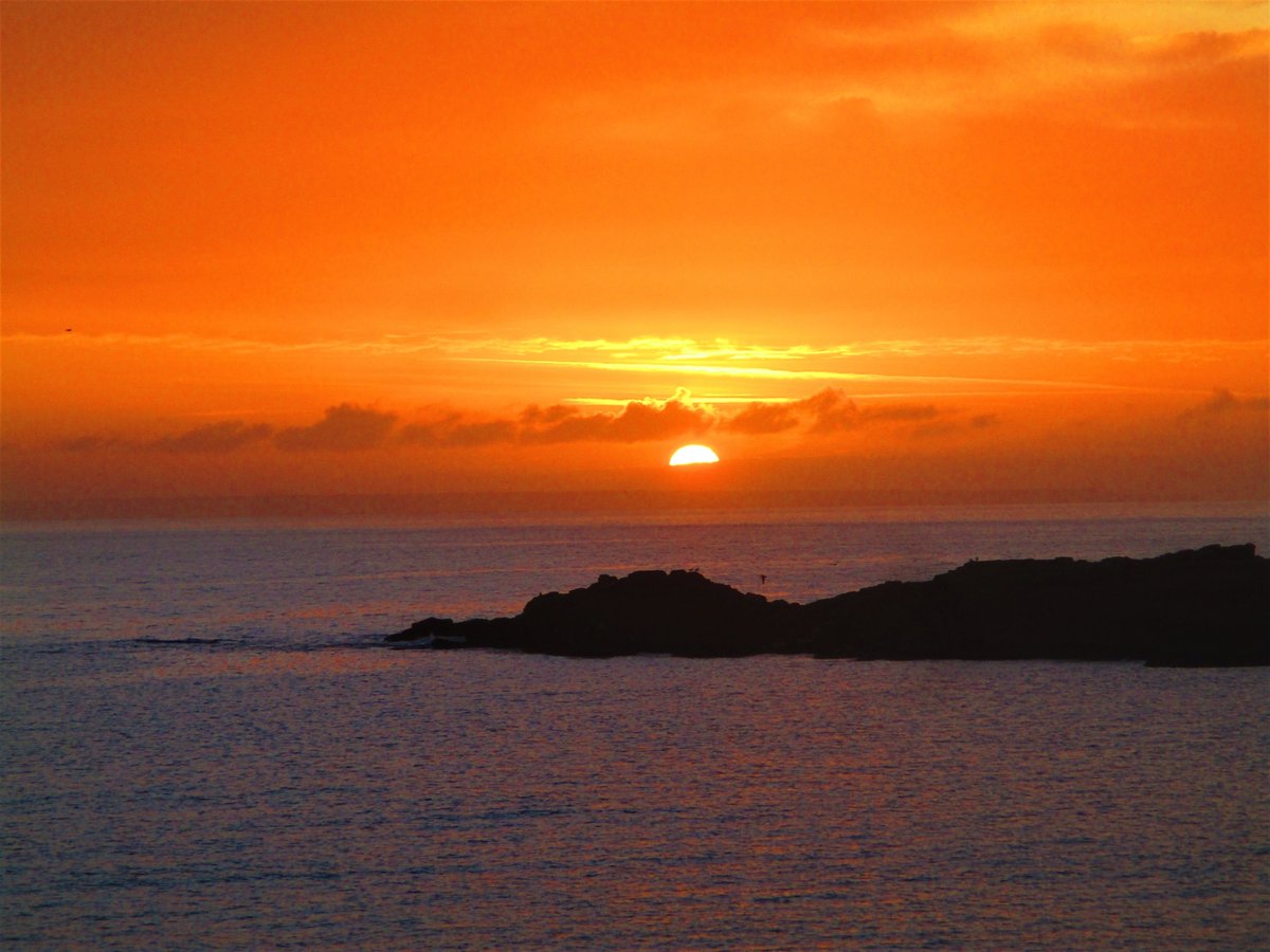 Lovely sunrise in Mousehole this morning. #kernow #mouseholw #sunrise #cornishsunrise #walkswithmydogs