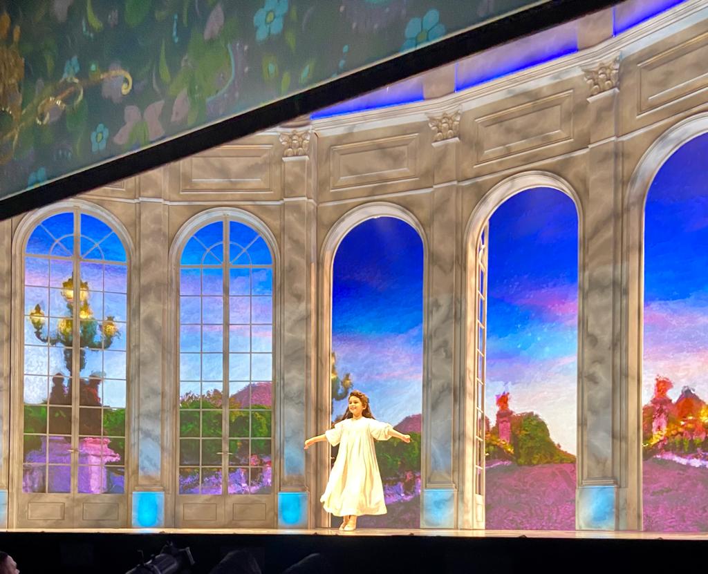 RastroAa's tweet photo. Enhorabuena a nuestra la joven estrella de Embajadores que hace el papel de  Anastasia en el teatro Coliseum de la Gran Vía. https://t.co/CNYVw6JQik