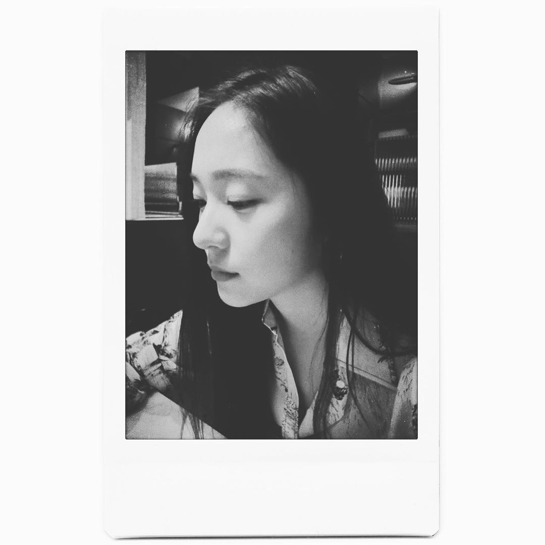 sojuungssi's tweet photo. `, 🦋 sᴏᴊᴜ`s update chara♡ ₊˚ :
@chloefashion 's Toile De Jouy Print Cotton Shirt $1,600
@CHANEL 's Medium Gold Boy·Friend Watch $12,900

©preciousklee https://t.co/Z3512878Yq