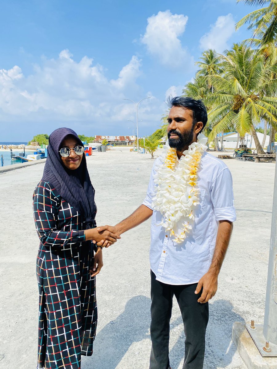 Shall3y's tweet photo. ނޫނު ރައީސް 💛 @Batteyy https://t.co/133DK8wNSQ