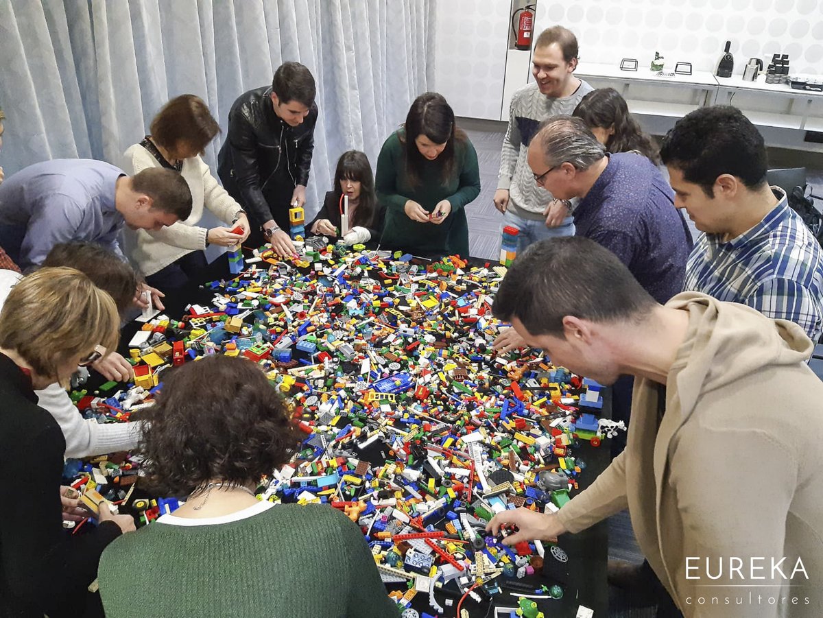 eurekacon's tweet photo. Otra formación de #trabajoenequipo con #LegoSeriousPlay para @Melia_Castilla . Maravilloso #EquipoHumano! @MeliaHotelsInt https://t.co/2T5SzWkg8X