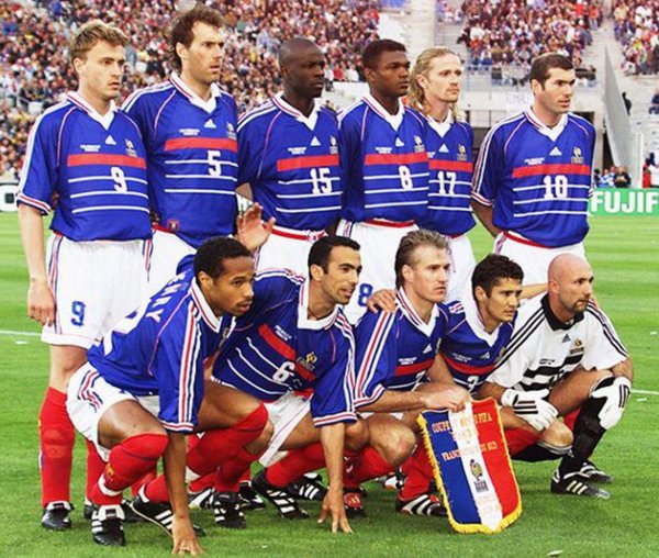 Footballtweet's tweet photo. Complete the sentence. 🤔

The best player in this team was ___________________ 🇫🇷

GO. 👇 https://t.co/MwKNJINuyz