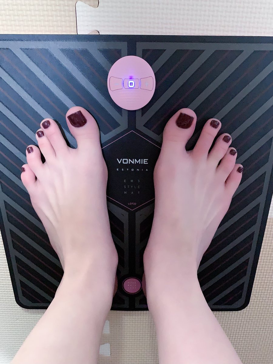 なつのこ ボミー様 Vonmie Ems から話題のvonmie Ems Stylematを頂いて一週間程お試ししました これ 足首にめちゃめちゃ効く 私は痩せ型なんですが 足首のくびれがない のが小さい頃から悩みで 膝下スカートなんか履くと太い足首だけが目立って