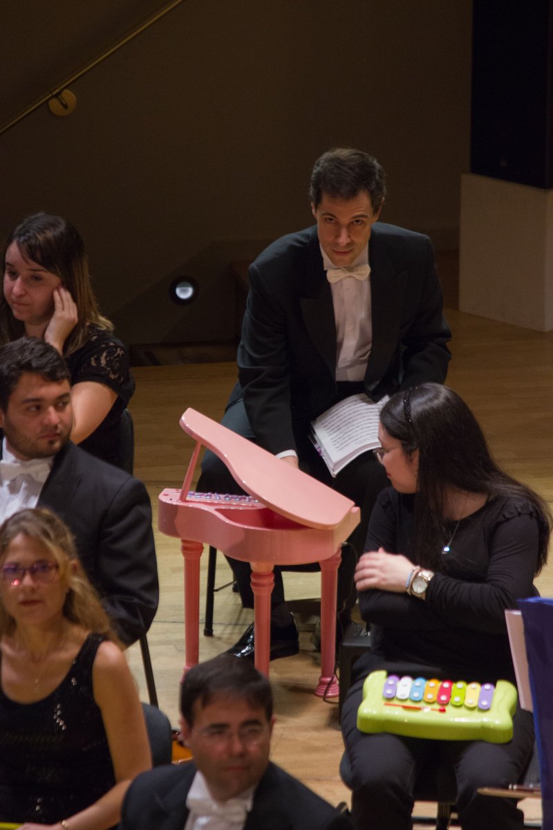 GrupoTalia's tweet photo. Imágenes de #MúsicaYJuguetes el pasado sáb. 1 feb. en el Auditorio Nacional #OrquestaMetropolitana, #CoroTalía, #TalíaMini, @silviasanztorre a la batuta, @Goyo_Gonzalez10 narrador, @avivasMusic guion y arreglos musicales. En facebook, tenéis muchas más
https://t.co/UdhnNfok8V https://t.co/g1ApvBsYZ0
