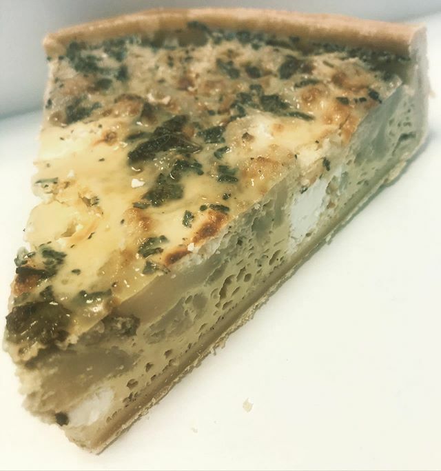 Quiche chou-fleur et chèvre 😋
.
.
.
#hallessolanid #lunch #repas #healthy #montpellier #recette #agriculture #bio #legumes #quiche #sete #lodeve #restaurant #rapide #snacking #biologique #cuisine #maison #cuisiniers #frais ift.tt/2RZ46KS