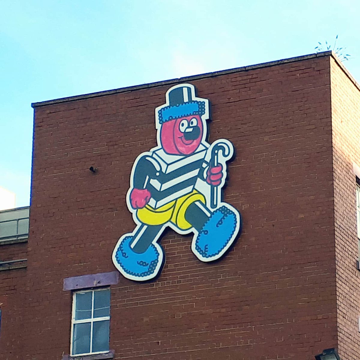 IanMJewellery's tweet photo. Bertie always makes a trip to @AssayOffice that little bit jollier. #sheffieldissuper #benchpegwednesday #handmadejewellery #goldsmith #jewellers #jewellery #Bakewell #Matlock #Derbyshire #PeakDistrict #nocad #bespoke #weddingring #madeinderbyshire https://t.co/KsU0mkU8Pg
