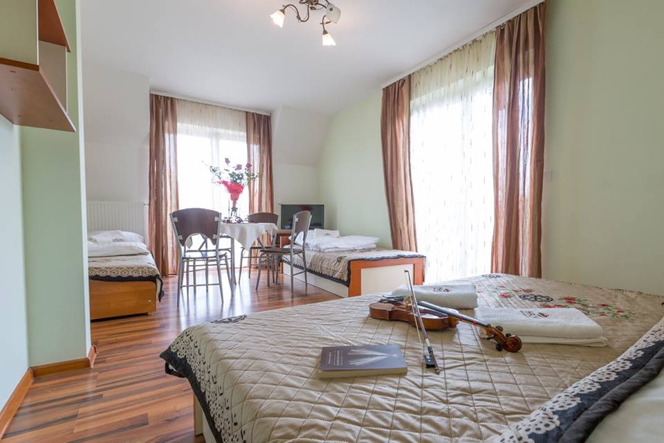 spanko24today's tweet image. DW HALNY I &amp;amp; II #MURZASICHLE #grupy #pokoje wolny pokój Tatry ✅ Aktualnie wolne pokoje ‼️‼️
#naFerie wolny termin marzec kwiecień #narty #wgóry Ferie #majówka #wakacje #zdrowie
➡️ spanko24.today/noclegi/dom-wc…
➡️ spanko24.today/noclegi/dom-wc… #konferencje #szkolenia #kursy
#imprezy #kuligi