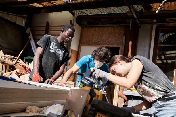 LPPierres's tweet photo. [L'après Petites Pierres 🙌]
Découvrez la seconde petite maison IMBY de l'association @quatorzecc ! Un projet engagé pour l'accueil de personnes réfugiées. 
🏘️ Premier habitant accueilli fin Septembre 2019.
🎉 Quelle fierté !
Photos : © Laurent Zylberman © Maxence Thiberge https://t.co/NcRGRIqlT2