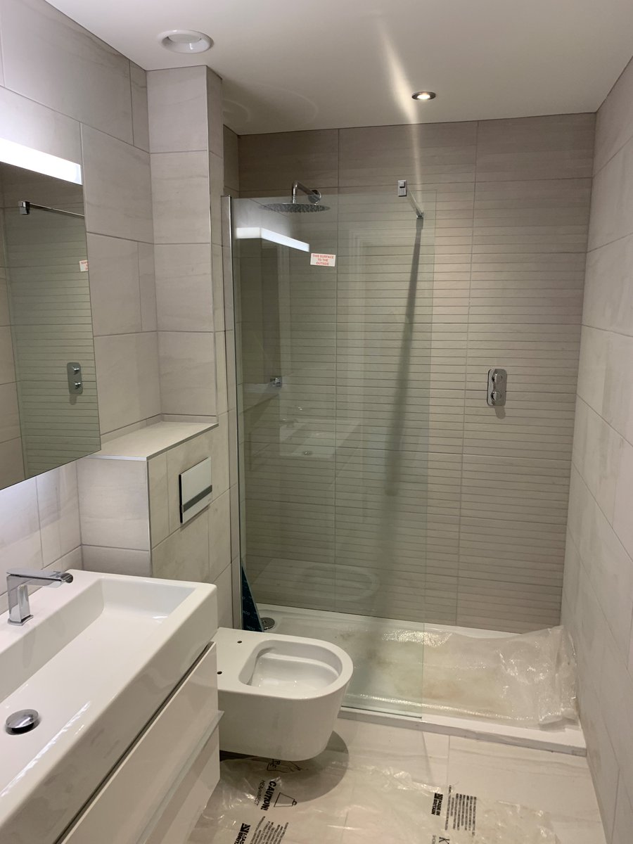 Architects_KSA's tweet image. Bank Top, St. Mary Bourne for Spear Group Design Ltd. Expected to be ready for sale in the next few months. Lovely to see these bespoke houses nearing completion. Amazing attention to detail and high quality finishes! #Architecture #Newbuild #BespokeDesign #Construction