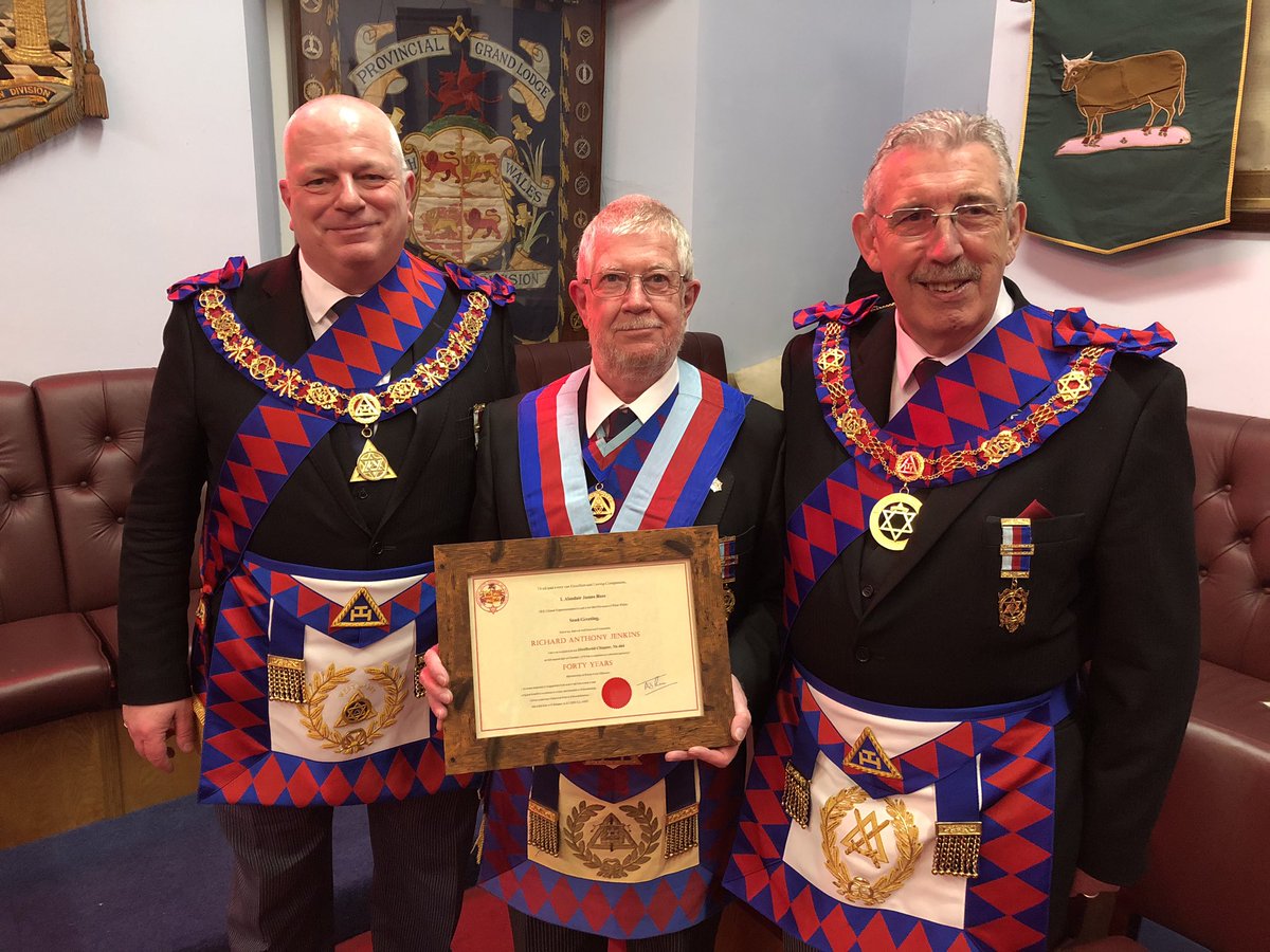 Excellent ceremony at Hwlffordd Chapter on Monday evening and Presentation by ME Grand Supt James Ross to E Comp Tony Jenkins marking his achievement of 40yrs membership of the Royal Arch <a href="/JamesRossAJR/">PGM West Wales MEGS</a> <a href="/4928Lodge/">Caerfyrddin (Hall Stone) Lodge 4928</a> @PGAWestWales <a href="/marksmj/">Martin J Marks</a>