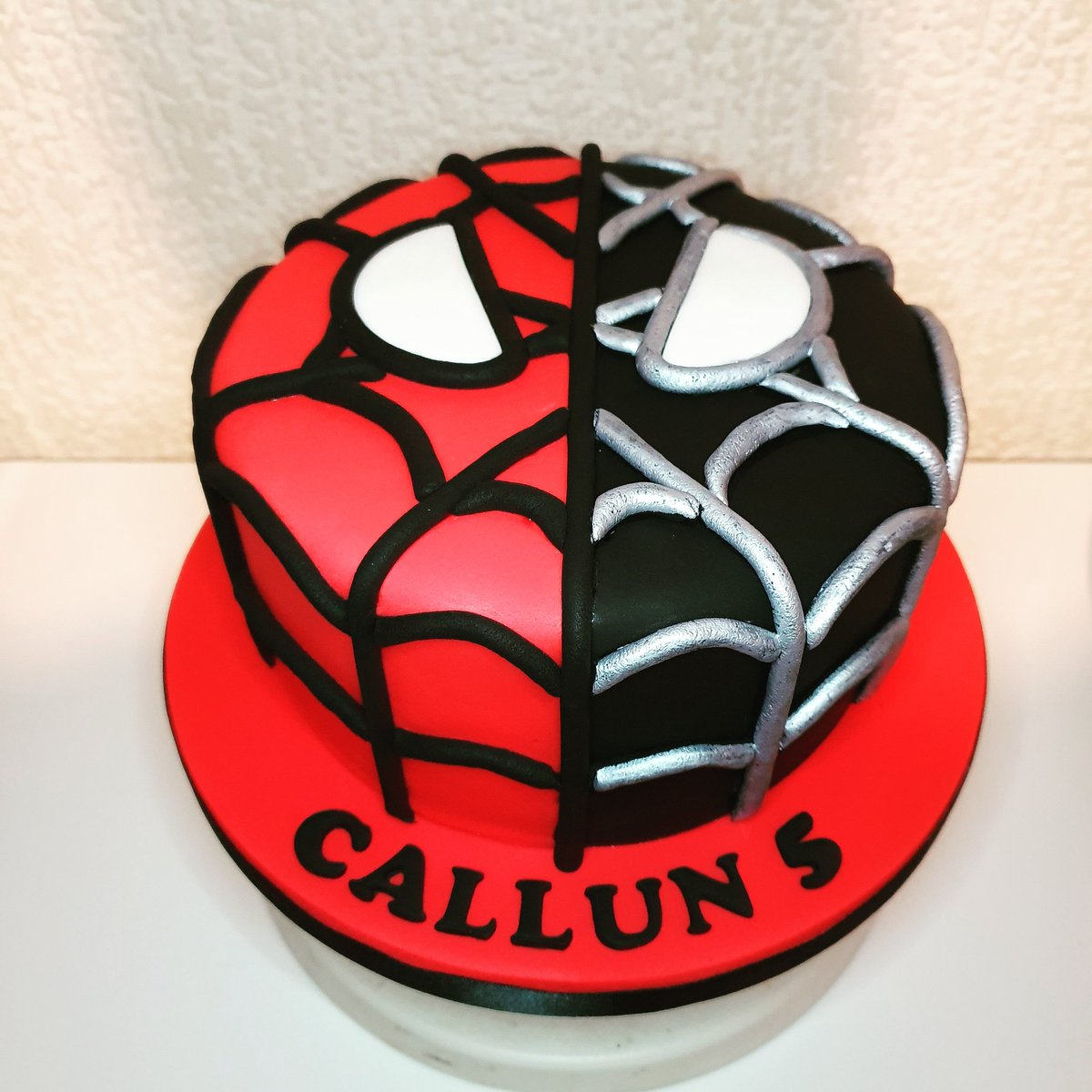 AuntieCakeBakes's tweet photo. Always love a Spidey cake (he's my personal favourite Marvel hero) 🕷🦸‍♂️

#auntiecakebakes #birthdaycake #spidermancake #spiderman #venomcake #venom #marvelcake #marvel #marvelcomics #baking #cakedecorating #cakemaker #essexbaker #eastlondonbaker https://t.co/3jR4VPkk7o
