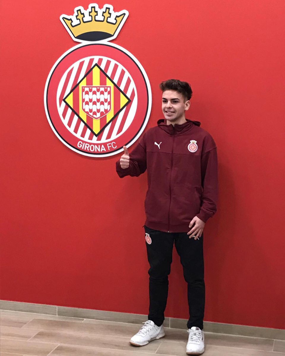 ByDani_9's tweet photo. Molt feliç d’anunciar que sóc nou jugador del @gironafc @gironafcesports. Només tinc paraules d’agraïment cap al club pel tracte que he rebut des del primer moment, i sobretot per la gran oportunitat que m’estan donant, estic segur que no la desaprofitaré. 

Orgull gironí🔴⚪️ https://t.co/ohj3fSn0I5