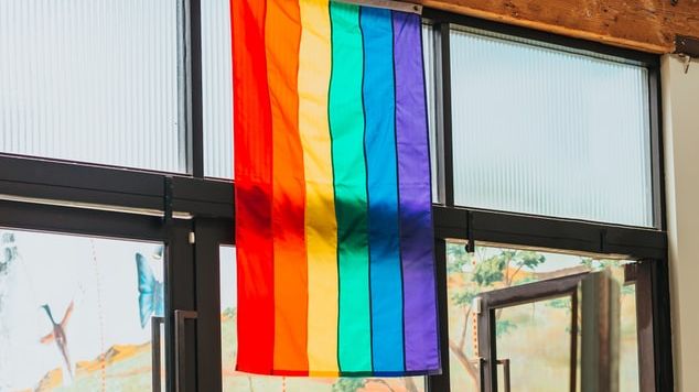 "We should be looking at what more we can do together to make apprenticeships a great career choice for young people who identify as LGBT+ and to help them succeed." A brilliant blog from our CEO <a href="/DrNeilB/">Dr Neil Bentley-Gockmann OBE</a> for <a href="/unionlearn/">@unionlearn</a> 👉 bit.ly/382pzs1

#NAW2020 #LookBeyond