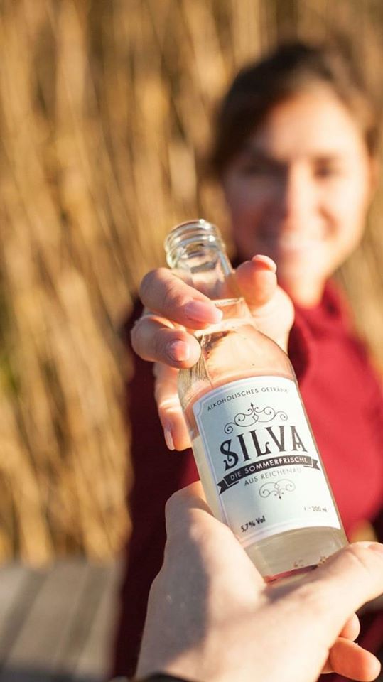 Triff dich doch mit einem lieben Freund und genießt etwas Zeit zusammen. Schwelgt in #Erinnerungen und stoßt mit #SILVA an, ...auf alte Zeiten und auf alles, was noch kommen mag. 🥂
#Freunde #Moment #Nostalgie