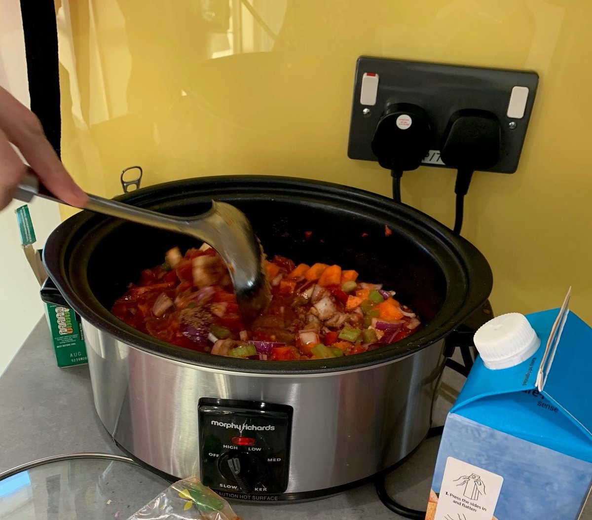 NGNgas's tweet photo. We're supporting #neahousewarming at our Leeds office by offering all our colleagues a nutritious and affordable Moroccan veggie stew at lunchtime. All donations will go to support the great work being done by @NEA_UKCharity to tackle #fuelpoverty  #NGNTogether https://t.co/zsF12dUGrQ