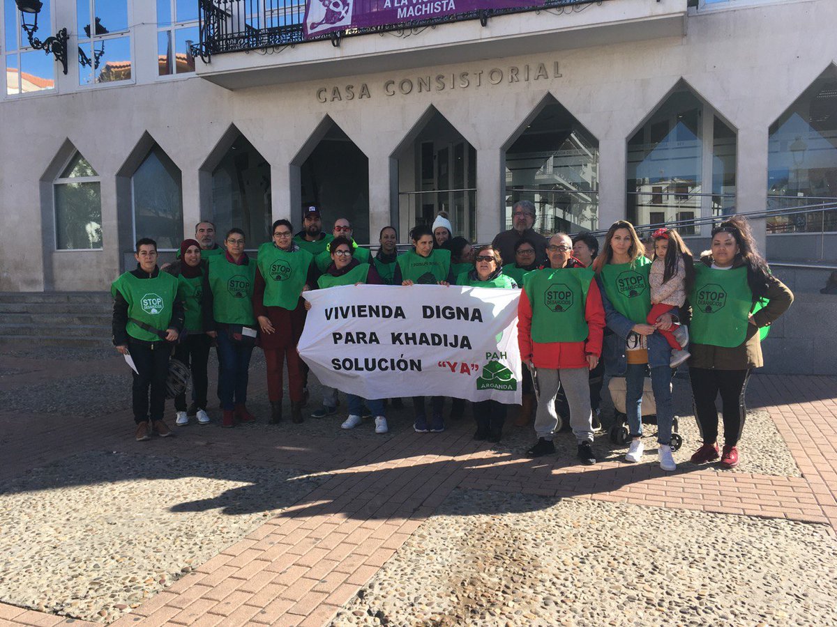 PAH_Arganda's tweet image. Estamos en @Arganda_Ayto @ComunidadMadrid estamos aqui pidiendo #SolucionParaKhadija  su sitacion es una EMERGENCIA SOCIAL cuando os dareis cuenta @GuillermoHita @JaviRodriguezG