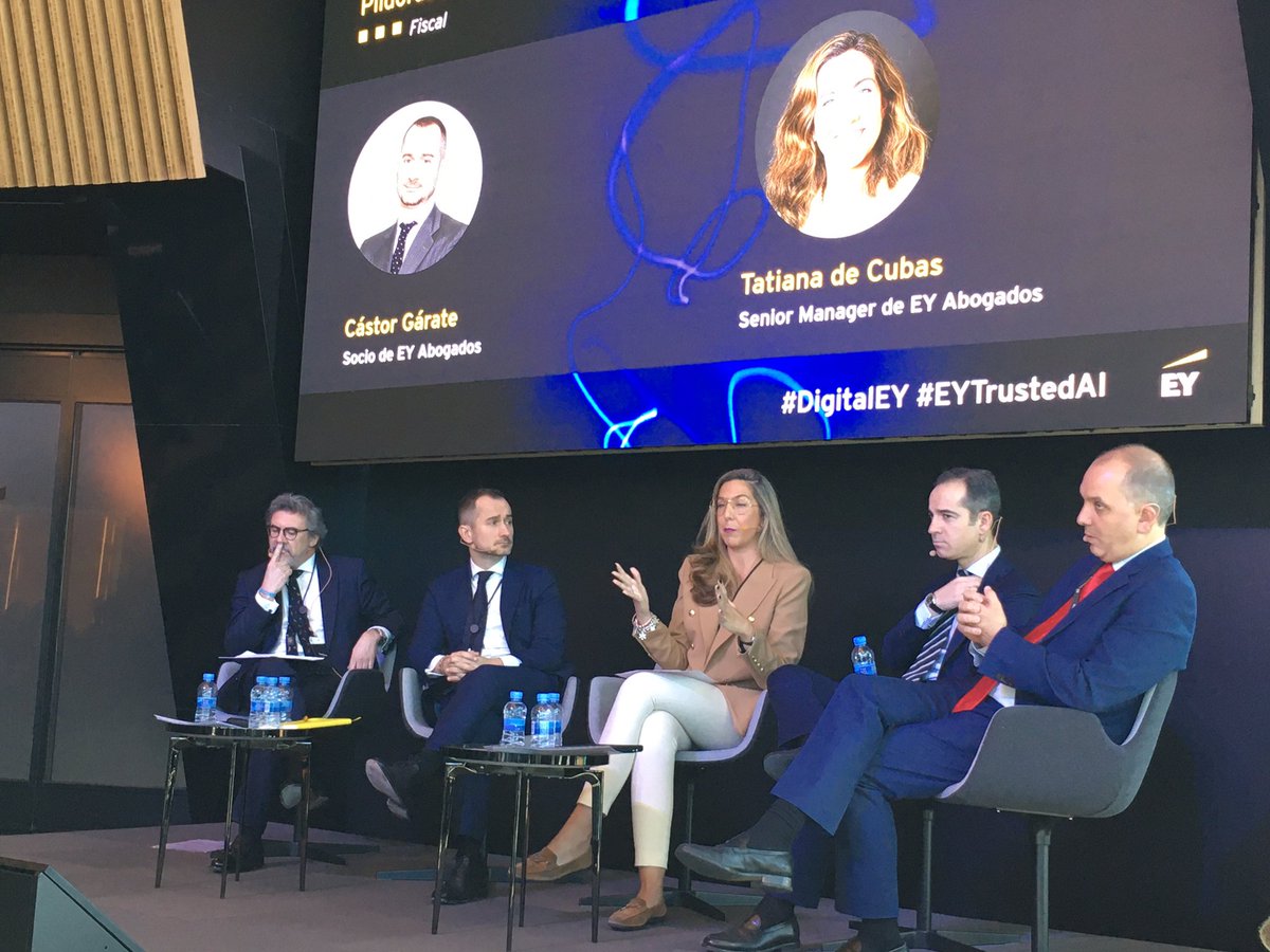 jaime_delbarrio's tweet photo. Seguimos en #EYTrustedAI #DigitalEY hablando de #IA en @EY_Spain ahora abordando el futuro de #trabajo y el #derecho  laboral... la duda está en el aire ... en un futuro inmediato ?se generarán nuevos perfiles profesionales al mismo tiempo que se destruyen los obsoletos? ????? https://t.co/Jx9zsgh98b