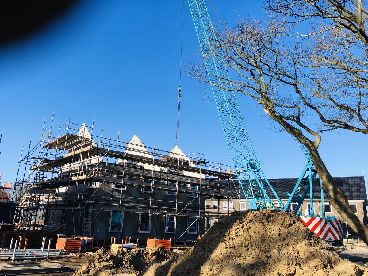 Vanmiddag om 12 uur de laatste element geplaatst van plan Diepstroeten Assen.
Na een dikke vier jaar 400 woningen geplaatst, heel veel woon plezier voor iedereen die er wonen. <a href="/Diepstroeten/">WoonparkDiepstroeten</a> <a href="/Gemeente_Assen/">Gemeente Assen</a> <a href="/VanWijnenGroep/">Van Wijnen</a> <a href="/VogelzangPrefab/">Vogelzang Dakelement</a> <a href="/GjaltemaGroep/">Gjaltema Groep</a> <a href="/daktotaal/">Dak Totaal Nederland</a> <a href="/consolisvbi/">VBI</a>