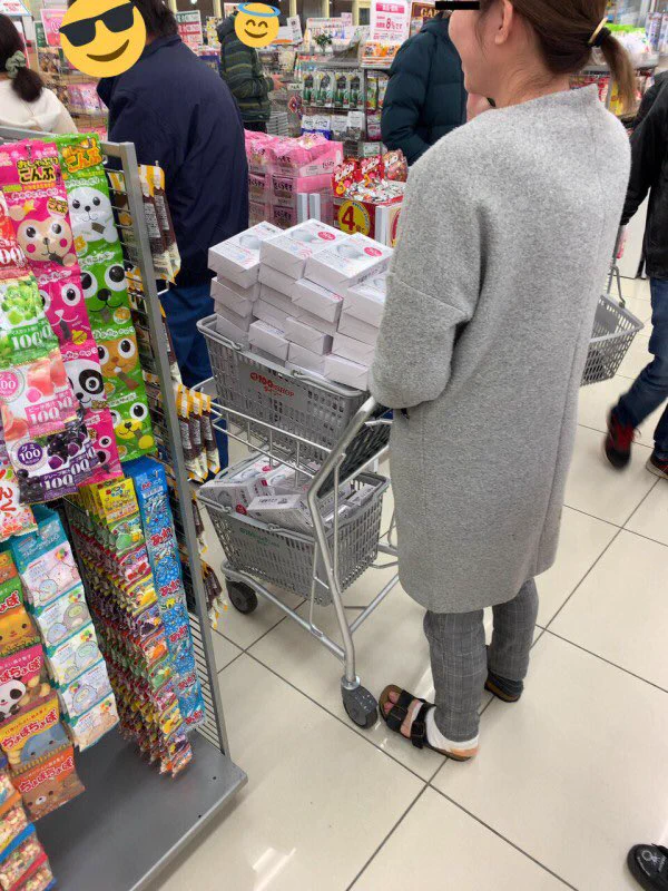 転売しようとした女性！？ダイソーでマスクを大量に買い占めようとした結果ｗｗ店員がレジで止めたらしい！