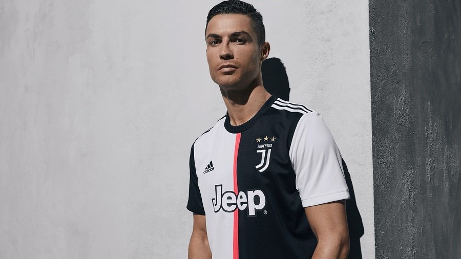 PodStadionem's tweet photo. Wszystkiego najlepszego @Cristiano #ronaldo! 🔥 #35
Koszulki dzisiejszego solenizanta znajdziecie w naszym sklepie! ➡️ https://t.co/SjpHpWvwyh ⬅️
35 lat na karku, a statystyki... KOSMICZNE! 🙆♂️
🏟 994 #spotkań
⚽️ 722 #goli
🎯 251 #asyst
🏆 29 #pucharów
🏅 5 #ballondor https://t.co/lvy30Pu9Pf