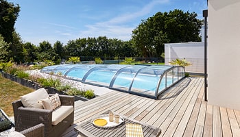 Sécurisez votre #piscine avec un abri de piscine ! 🏊🏻‍♀️ mon.bibactu.net/r/hjn78gm