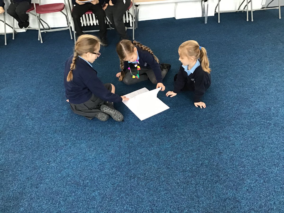 IPMATGawthorpe's tweet photo. Sharing our literacy with reception class. #GCAyear3 #GCAliteracy #GCAreception https://t.co/qi03NvDqLV