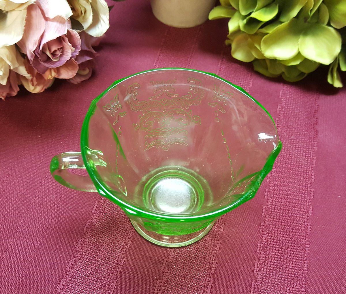 Lyn_Bluefish901's tweet photo. Green VASELINE Uranium Glass CREAMER, 1930s Depression Glass, MADRID Pattern, Farm Rustic Shabby Home Kitchen Dining Decor, T.V. Movie, https://t.co/6sefYDneWl #Vintage #AmazingFunVintage.etsy.com #Etsy #GreenDepression https://t.co/3qSvcZdUkw
