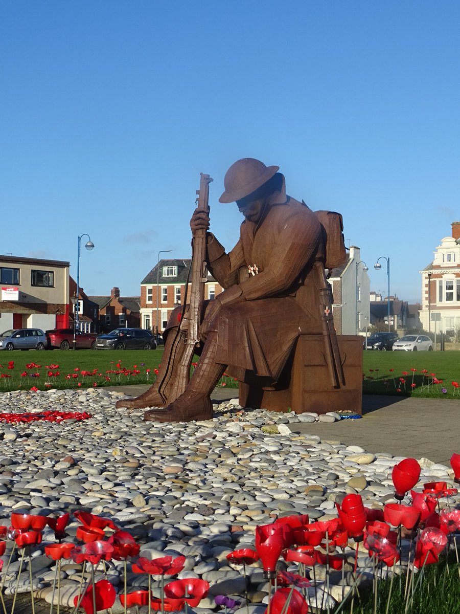 When you stay at @TwitchersRest43 , make sure to  pop up up the road to #Seaham,  Stroll along the beach looking for #seahamglass, lunch in one of the bars or cafes,  & pay your respects to #Tommy the modern #statue of #rememberance #seaside #birding @sykescottages #hartlepool