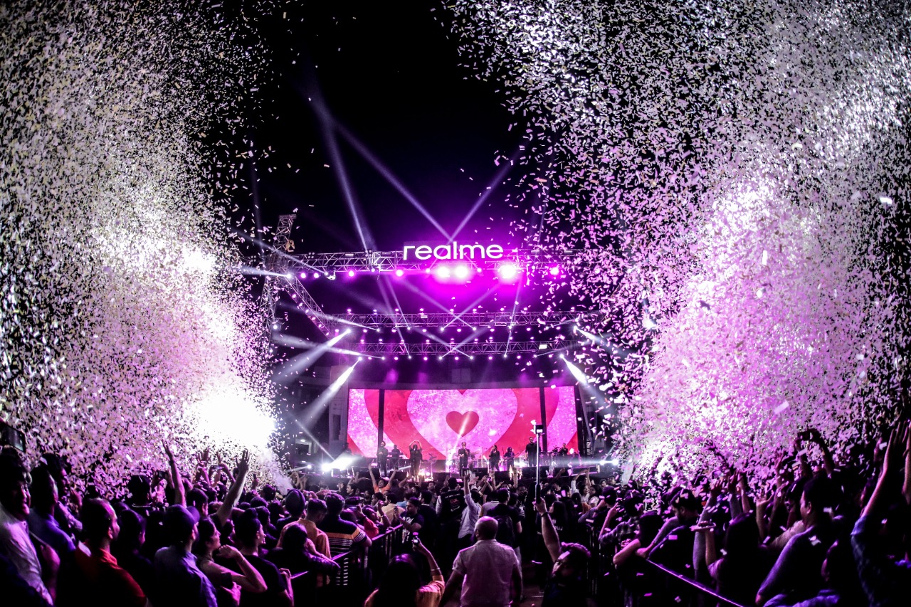 realme on Twitter: 