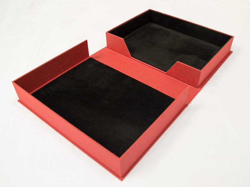 GrangeEllesmere's tweet photo. A beautiful, lined book box, which you, too, can make, but please reserve your place quickly as Glenn Malkin's 7th-10th May #bookbinding course is almost full.

https://t.co/wNDY1mufeH https://t.co/Madq8vaYAu