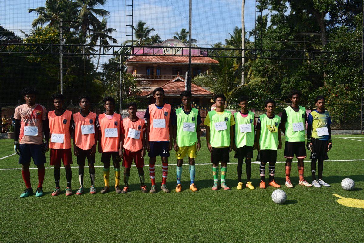KeralaBlasters's tweet image. Thank you Trivandrum for such a massive turnout at both @KBYoungBlasters Affiliated Academies last weekend. We look forward to more such talent flow in and help kids learn football the KBFC way! 😃 
#YoungBlasters #YennumYellow #Championsinthemaking