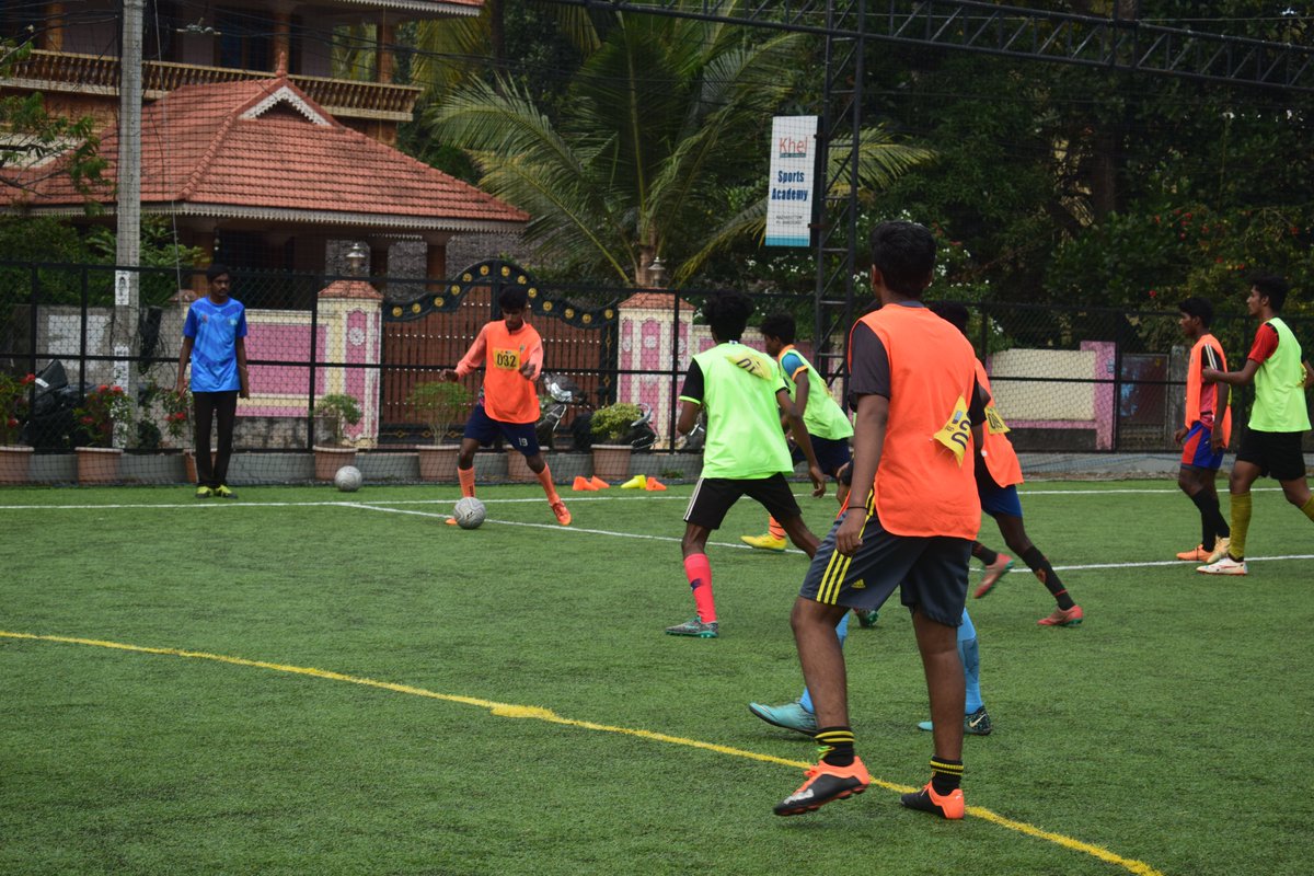 KeralaBlasters's tweet image. Thank you Trivandrum for such a massive turnout at both @KBYoungBlasters Affiliated Academies last weekend. We look forward to more such talent flow in and help kids learn football the KBFC way! 😃 
#YoungBlasters #YennumYellow #Championsinthemaking