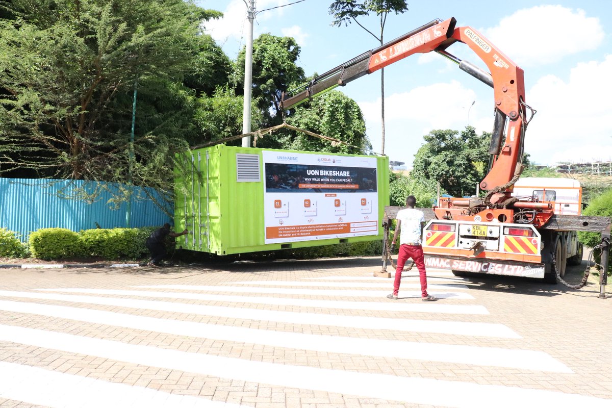 C4DLab's tweet photo. We have some good news for all @uonbi students and staff!
#UoNBikeshare container 2 is here!
This will mark a new phase of the interesting #Bikesharing program at the University of Nairobi. https://t.co/oaP6xLdn04