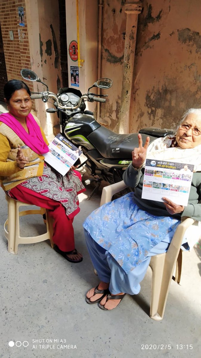 Dhanwati4AAP's tweet photo. धनवती चन्दीला जी को राजौरी गार्डन की जनता का मिलता हुआ आपार समर्थन
अच्छे होंगे 5 साल
दिल्ली में तो केजरीवाल
#walkwithAK
#KaamPeVote
#RajouriGardenWithAAP
@ArvindKejriwal
@AAPDelhi
@AamAadmiPart
@chowhanpriyanka
@iAmanUppal https://t.co/dzOSyKT8GP