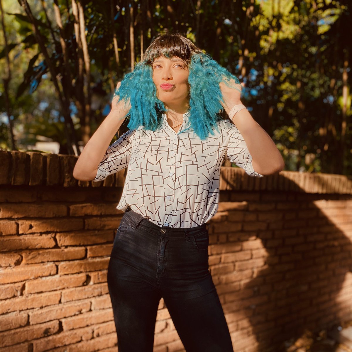 Kasstuli's tweet photo. Ya que a veces hablan de mi pelo verde... HABLEMOS de mi pelo!🥳 ㅤ

El color verde y el color que quieras podés tenerlo en @RaioBemba 🎨 

Pero! Lo más importante antes de hacerte el color es saber en qué estado se encuentra tu pelatzo, e hidratarlo con el tratamiento específico https://t.co/59WRK3NWHk