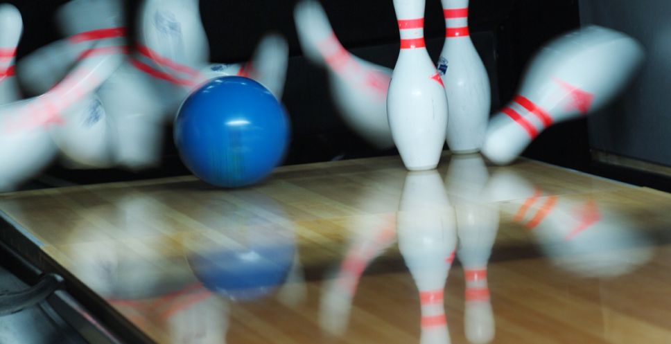 Want to join us for a night of bowling in #Doncaster 🎳? We're looking for volunteer teams to represent our charity at an event on 3rd March hosted by <a href="/homesbystrata/">Strata</a>. Email: info@letsbfriend.org.uk for more details 👍