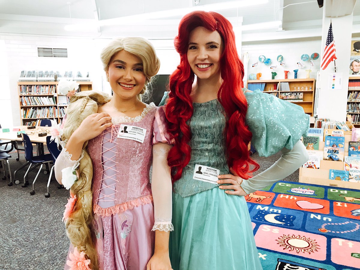 rhogrubb's tweet photo. @CrescentElement students enjoyed some special guest readers for #WorldReadAloudDay ! ππππ #gscsstepsrightup #gscsela #crescentreads #librariestransform #WRAD2020 https://t.co/PMiGdEnmAd