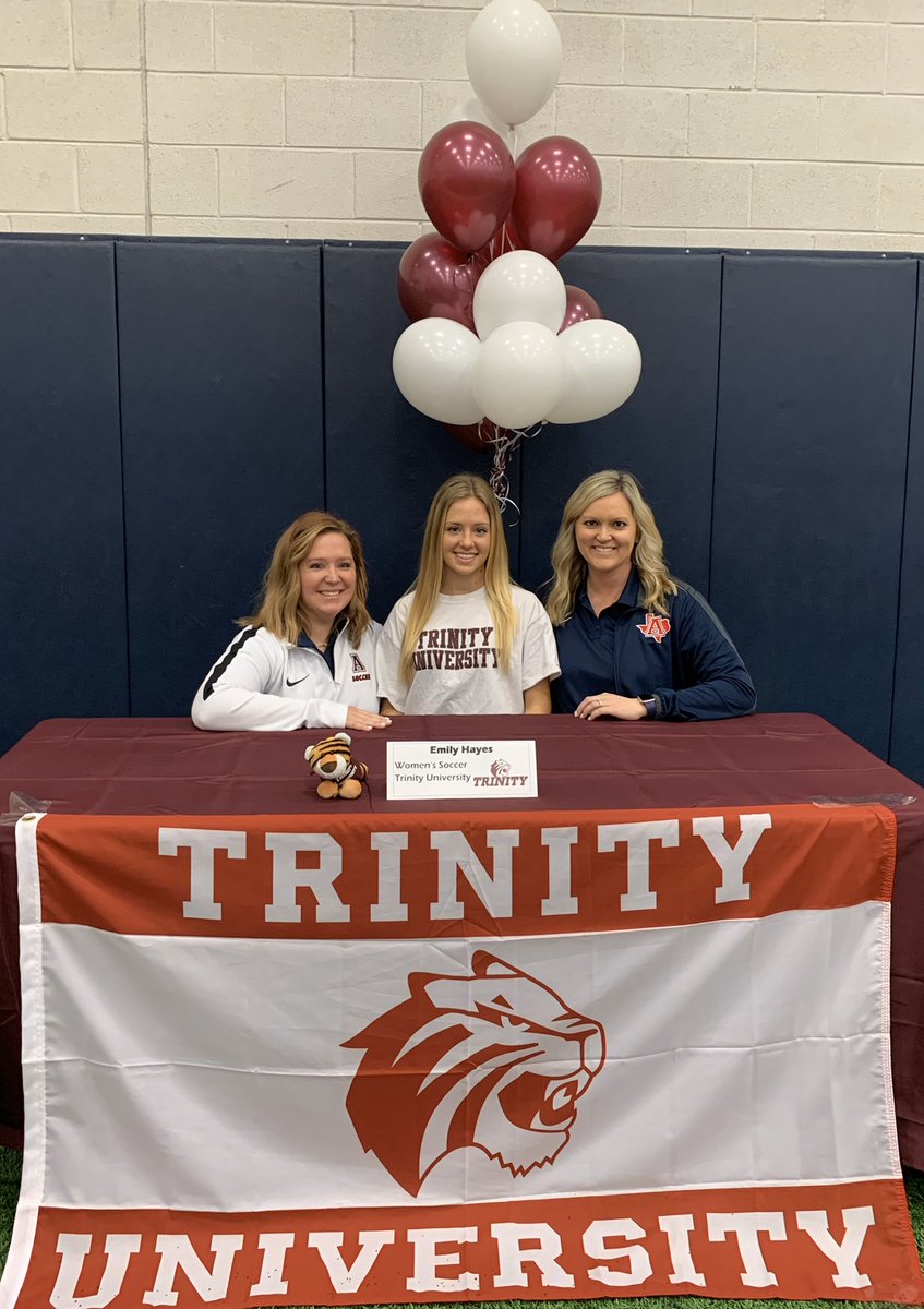 Congrats Emily Hayes and Lauren Rhoads! So proud of y’all accomplishing your dreams to play at the next level! #AUp #Captains