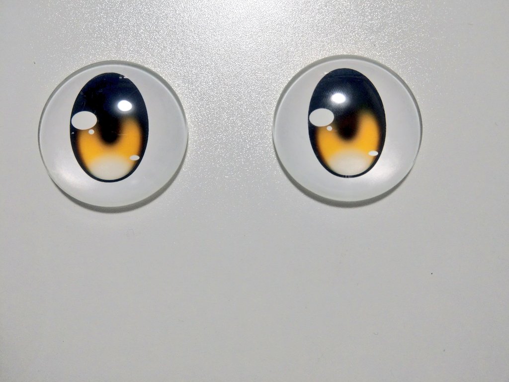 Akai 特徴のアニメ顔 カスタマイズ注文 顔のメイク特注 もできるそうですが デフォルトのメイクも可愛い子多いよ ドールアイはガラス製品みたいで取り外しもできます