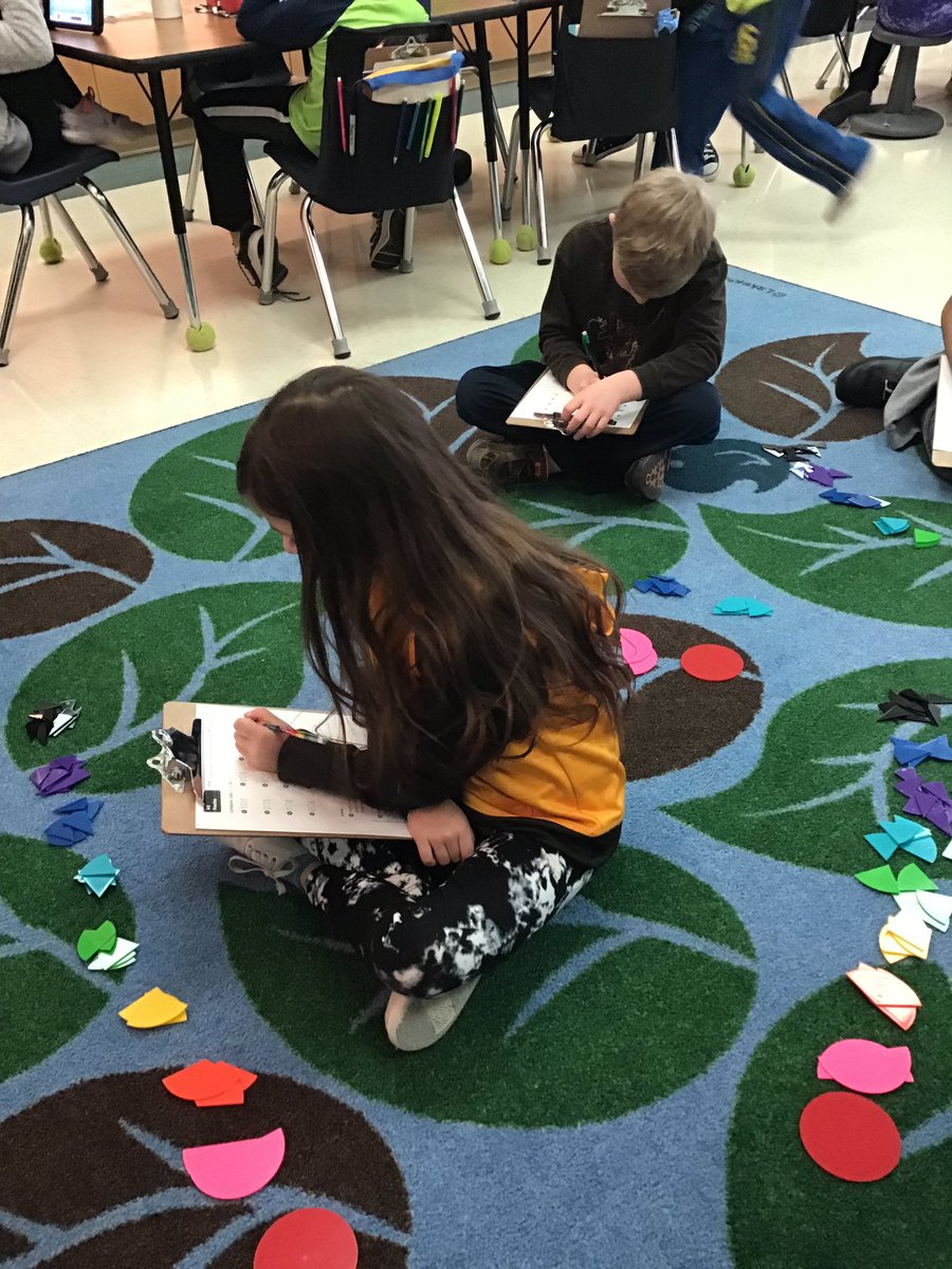 Kelleher3rd's tweet photo. Building and comparing fractions using tiles. #milton2020 #3rdgrade https://t.co/W1c2rKrZUE