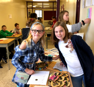 Planete6N's tweet photo. This is our winter market. Everything we sold was made by hand. It was fun and we sold a lot.

Our site:
https://t.co/aPh3qya776

@HPEschools

@PECI_News https://t.co/meTVPFRewo