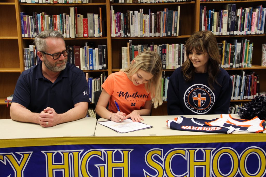 TeachRegele's tweet photo. Fia signed her letter of intent to cheer at @MidlandUCheer next year! @MercyHighCheer is going to miss you, but we are all so proud of you and can’t wait to see you crush it in college cheer! Congrats!! https://t.co/MR6CGReEM5