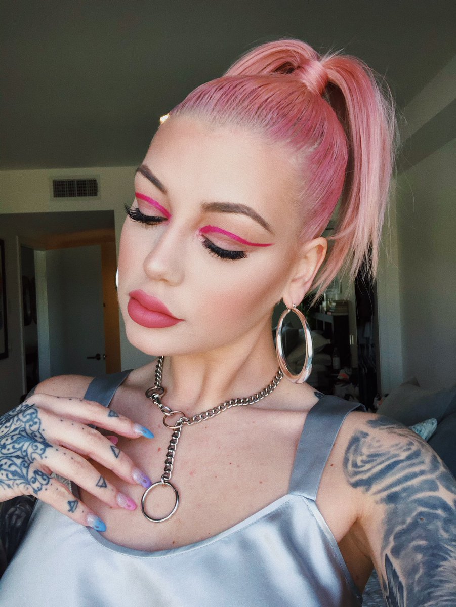 SamiiRyan's tweet photo. pink bich 💞🥺💅🏻💖✨💞🌸 https://t.co/iLYyaWLK8w